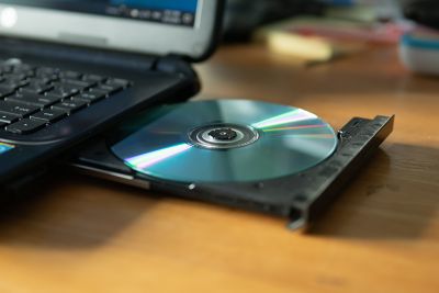 cd-in-the-laptop-cd-dvd-drive